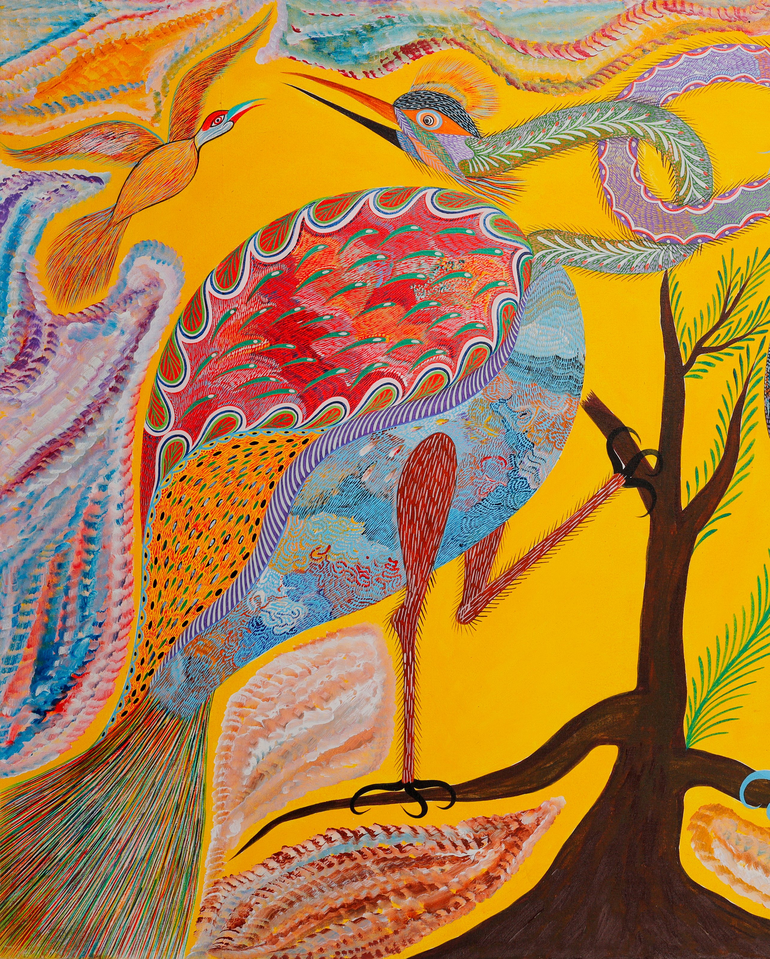 Grand oiseau de gauche, à l'aile rouge, au cou vert orné de feuilles blanches et au long bec, une patte levée jusqu'à la branche. Détail de Oiseaux, Chico da Silva par Babá, 2005.