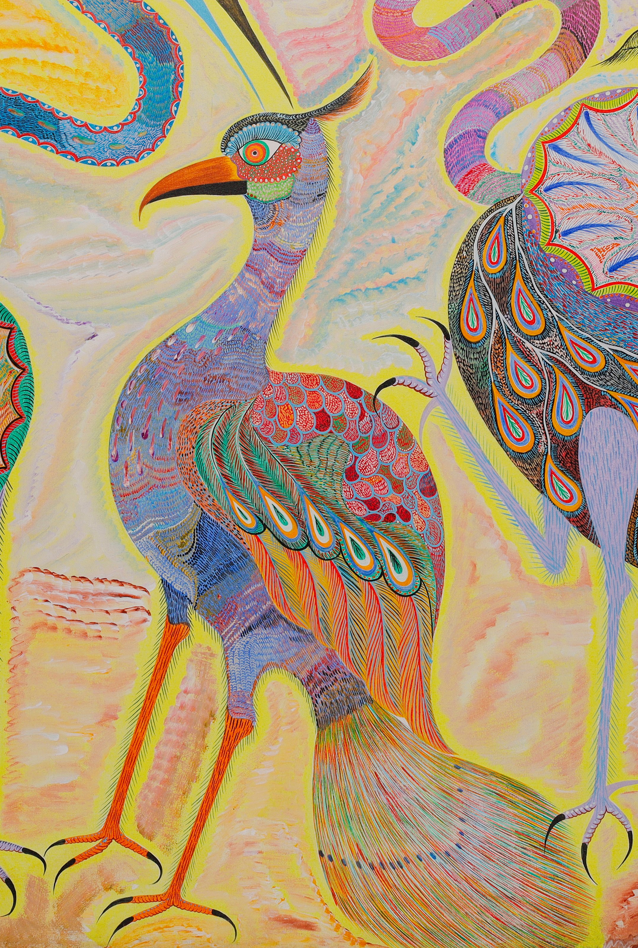 Ave do meio, de bico laranja curvo, corpo lilás, pernas laranja e cauda amarela longa. Detalhe de Aves, Cobra e Coruja, Chico da Silva por Babá, 2005.