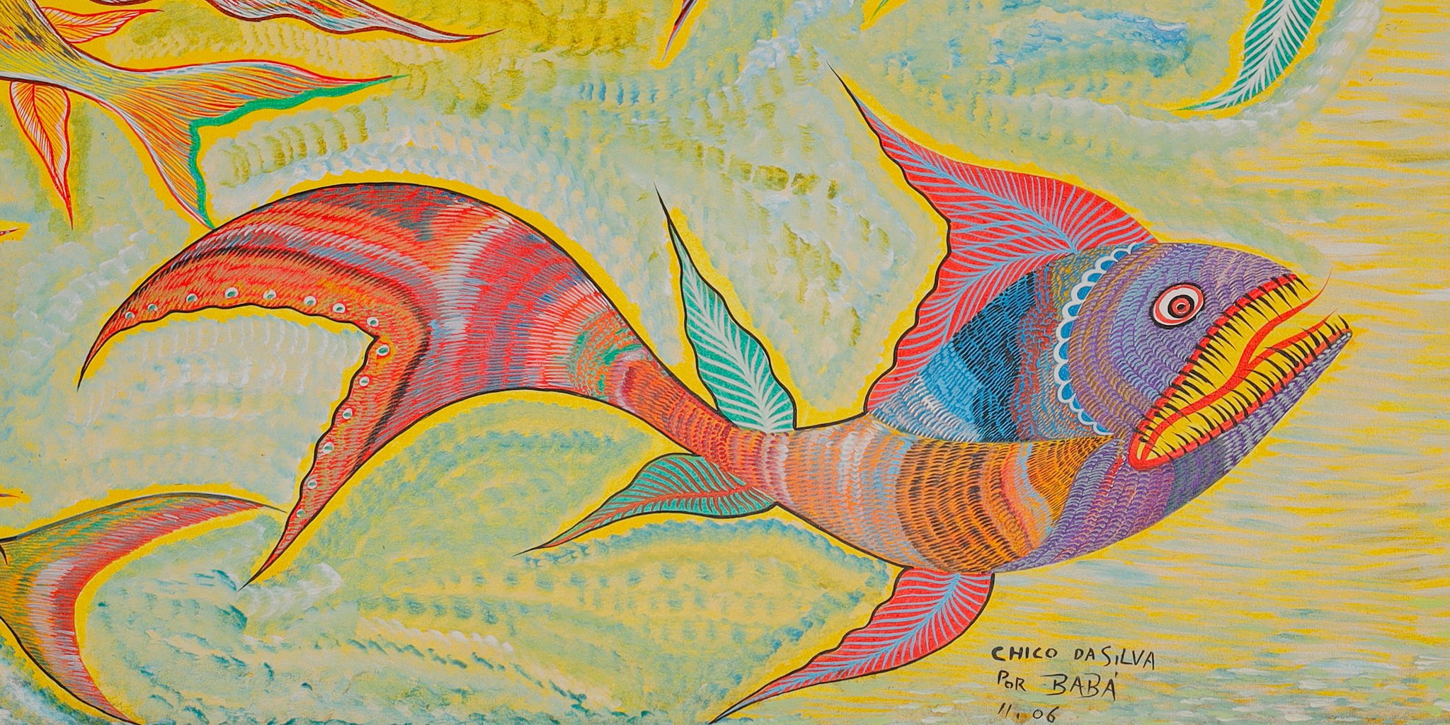 Peixe comprido, rosa e lilás, de boca amarela aberta para a direita, embaixo, no meio. Detalhe de Peixes e Aves, Chico da Silva por Babá, 2006.