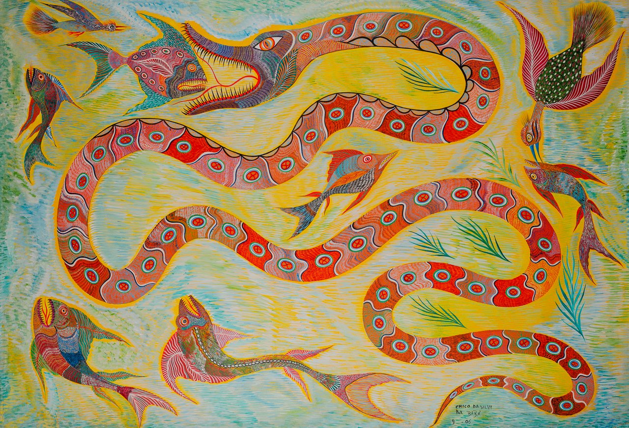 Uma grande serpente salpicada de vermelho serpenteando pela composição entre peixes menores sobre fundo amarelo. Peixes, Aves e Cobra, Chico da Silva por Babá, 2006, acrílica sobre tela.